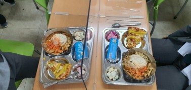 인천 00중고등학교 조각피자 중식 제공